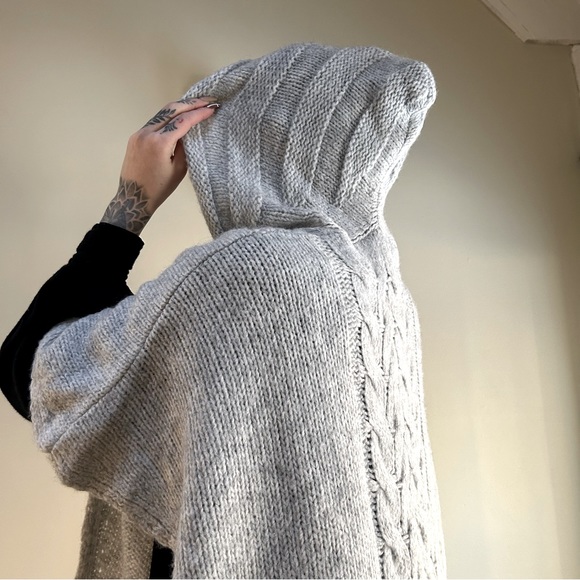 Cocogio ~new~Chunky Lightweight Cable Knit Hoodie Poncho - Picture 6 of 12